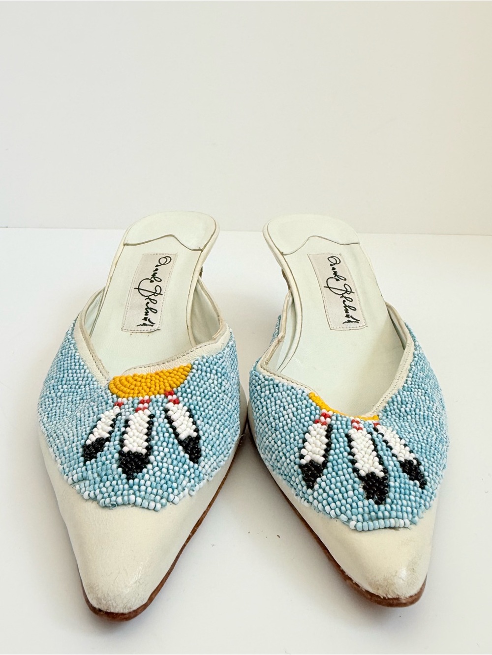 Vintage Manolo Blahnik Ivory Leather Beaded Dreamcatcher Kitten Heel Mules EU 38 - Picture 3 of 10